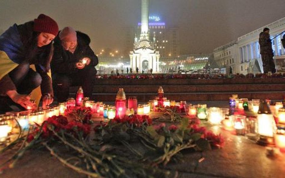 Dzień żałoby w Kijowie – mieszkańcy miasta zapalają świece, aby uczcić pamięć o ofiarach w Mariupolu