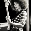 Esperanza Spalding: - Kiedyś grałam i śpiewałam proste melodie, teraz potrafię improwizować