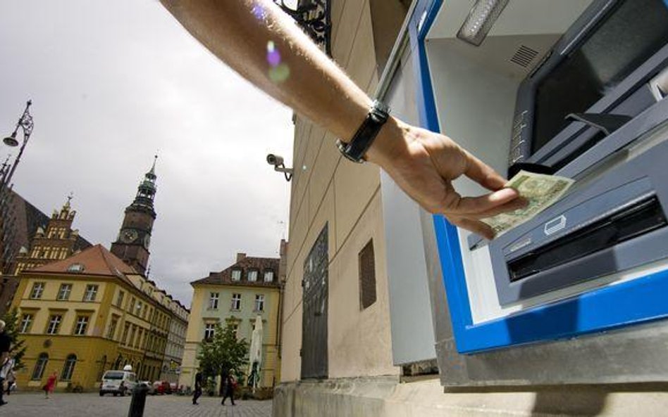 eCard Zarząd chce sprzedać bankomaty?