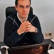 Maciej Gnyszka z firmy Gnyszka Foundraising Advisors na wizytówce ma napis „dyrektor zarządzający”. 