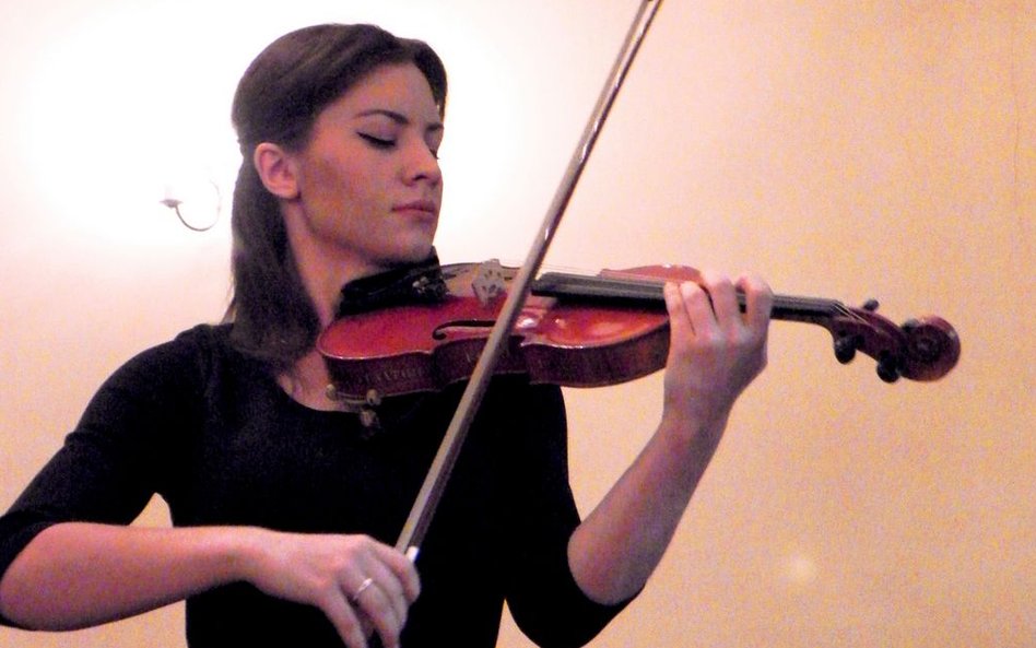 Celina Kotz, skrzypaczka i laureatka Nagrody Publiczności ostatniego Konkursu Wieniawskiego gra na j