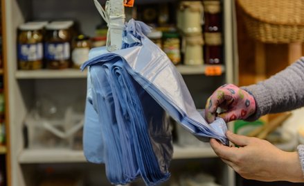 Polacy nie chcą jednorazówek. Koniec z pakowaniem żywności w plastik?