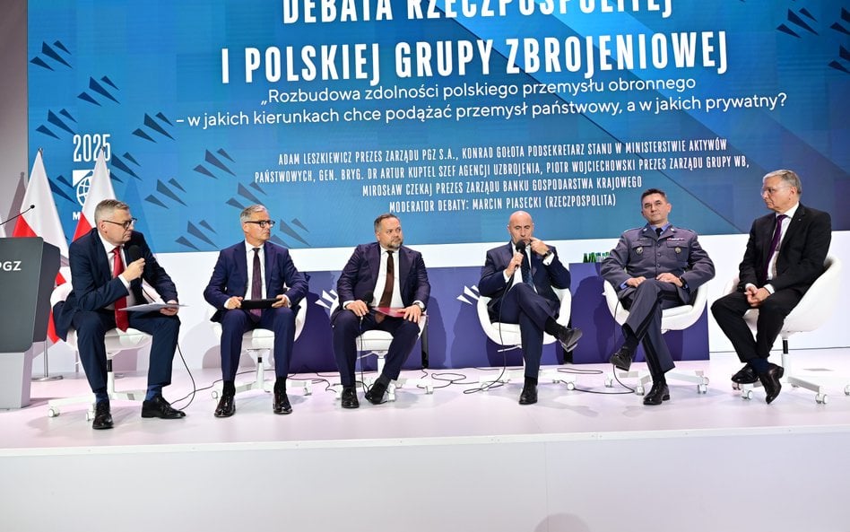 Od lewej: prowadzący debatę Marcin Piasecki z „Rzeczpospolitej”, Mirosław Czekaj, prezes zarządu BGK