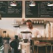 „Etyczna” kawa: co tak naprawdę oznaczają certyfikaty?