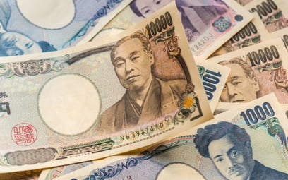 Wyprzedaż japońskiego jena zepchnęła go najniżej od 24 lat