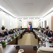 Zakaz pornografii dla młodych i smartfonów w szkołach. Rząd przyjął projekty ustaw