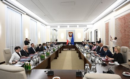 Rząd zajmie się m.in. projektem nowelizacji Prawa oświatowego, który przewiduje zakaz korzystania z 