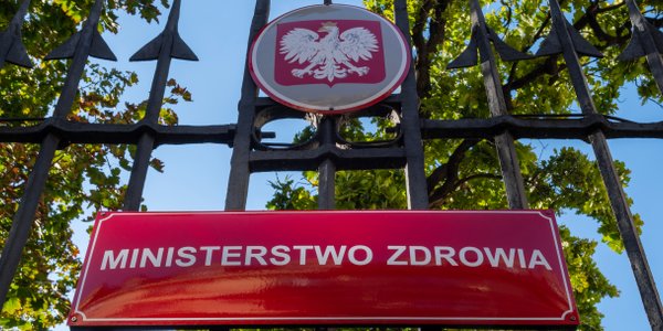 Zakaz e-papierosów jednorazowych i saszetek. Projekt resortu zdrowia już w Sejmie