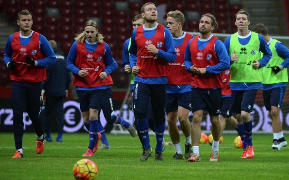 Islandia ma 325 tysięcy mieszkańców, ale jej reprezentacja w rankingu FIFA wyprzedza Polskę