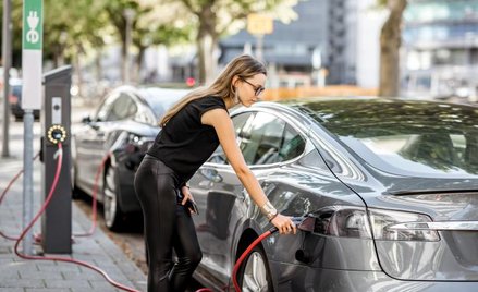 Elektryczne samochody coraz większą konkurencją dla spalinowych