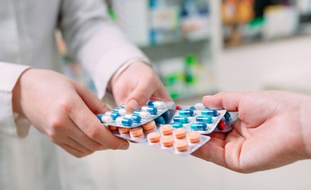 Jak dotąd w Europie nie dopuszczono do użycia żadnego podawanego doustnie leku na COVID-19