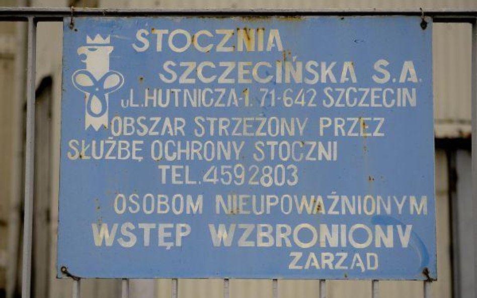 Prezesi wychodzą ze Stoczni Szczecińskiej