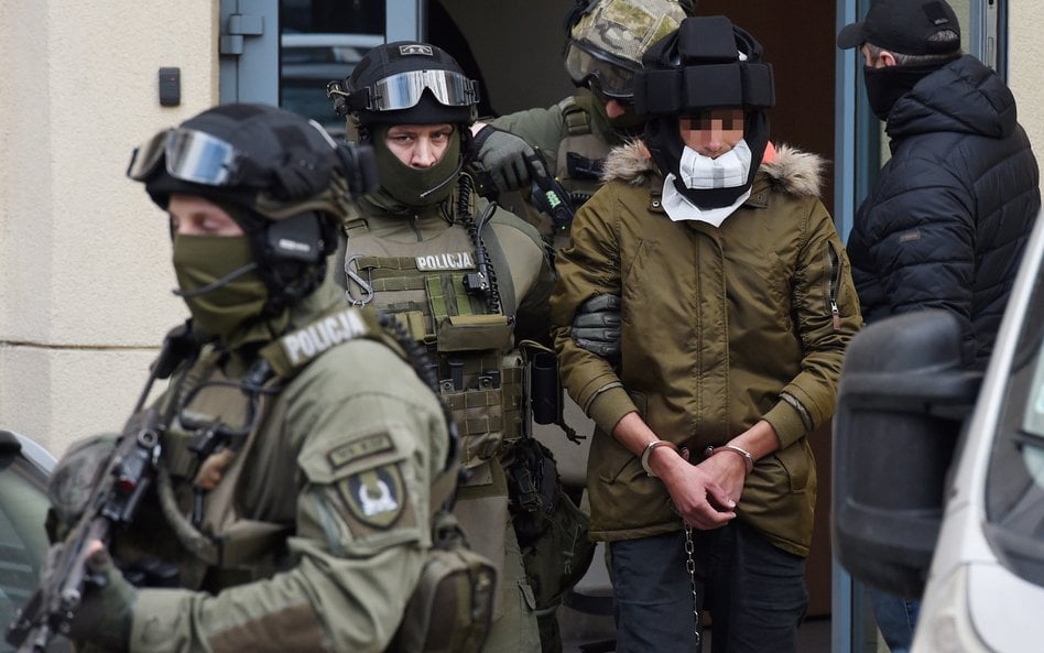 Mężczyzna został wówczas przesłuchany w charakterze podejrzanego i usłyszał zarzut zabójstwa młodej 