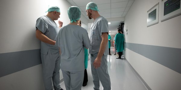 77% Polaków chce limitu zarobków lekarzy w publicznej służbie zdrowia