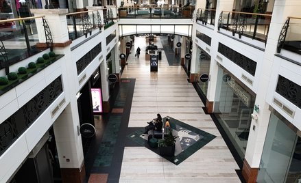 Rząd znów zamyka centra handlowe. Nowe restrykcje