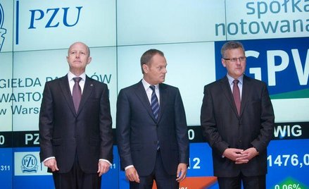 Od lewej prezes PZU, Andrzej Klesyk, premier Donald Tusk i minister skarbu, Aleksander Grad