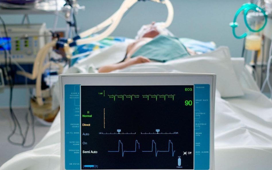 Koronawirus w Polsce. Jak zmieniła się liczba zajętych przez chorych na COVID respiratorów?