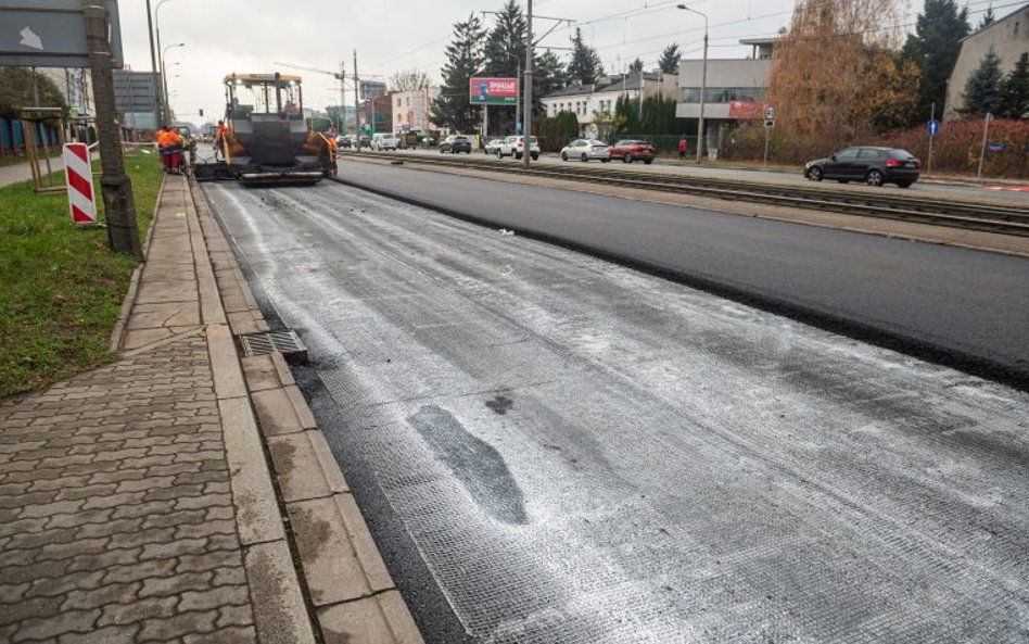 W Alei Krakowskiej weekendowe zamknięcie dwóch pasów