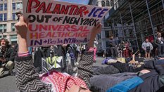Amerykanie krytycznie patrzą na współpracę Palantiru z ICE. Na zdjęciu demonstracja przed siedzibą f