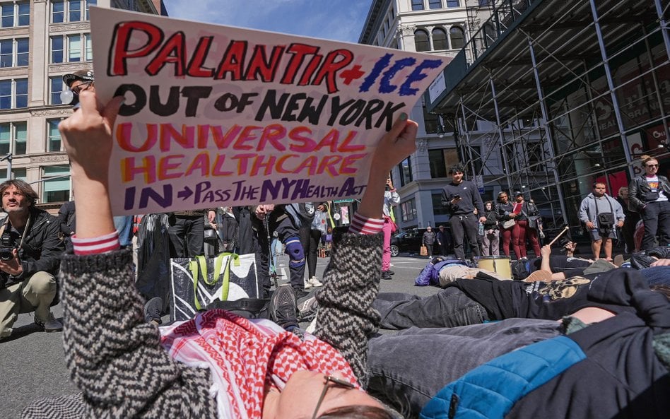 Amerykanie krytycznie patrzą na współpracę Palantiru z ICE. Na zdjęciu demonstracja przed siedzibą f