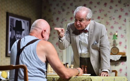 Stanisław Brejdygant w roli Waltera i Jerzy Schejbal (tyłem) jako Fred.