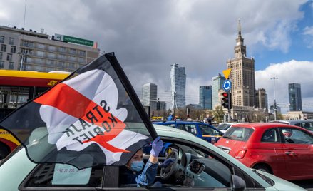 Protest kobiet w czasach epidemii. Zablokowane ulice, głośne klaksony