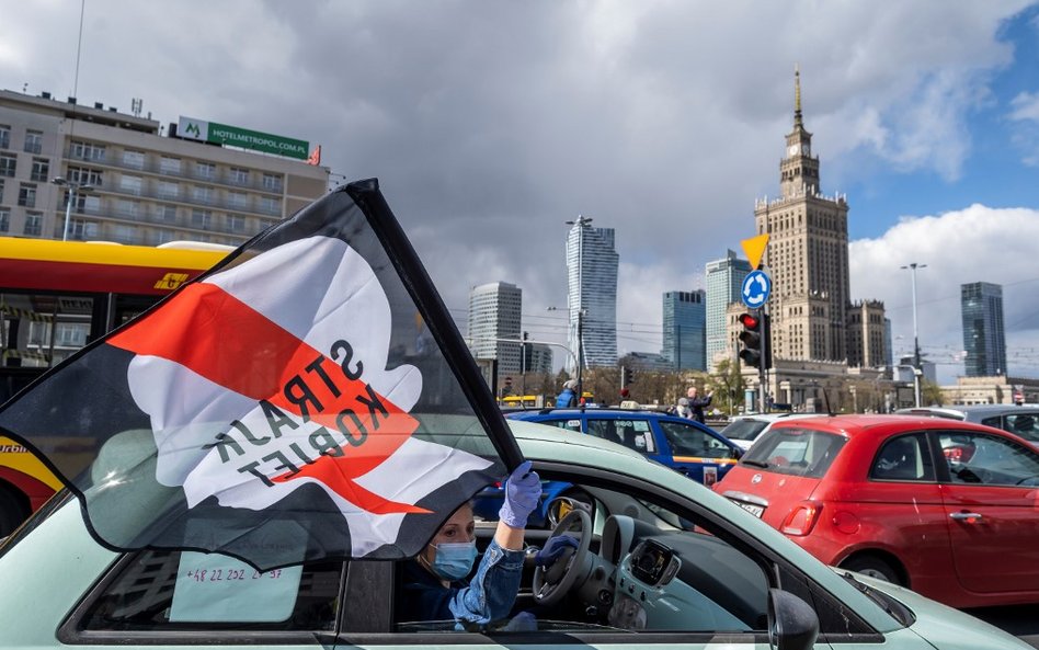 Protest kobiet w czasach epidemii. Zablokowane ulice, głośne klaksony