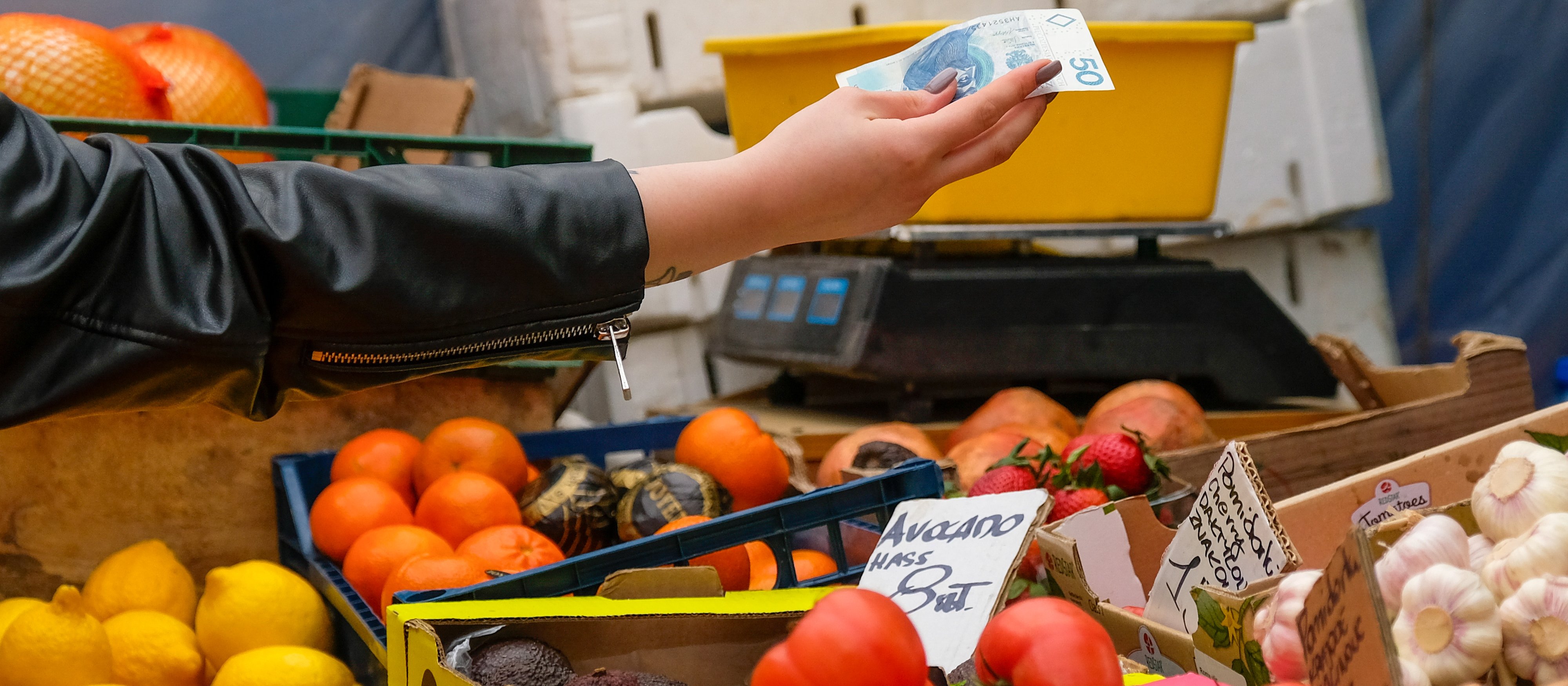 Jeśli żywność pozwoli, Polacy zaczną kupować kosztem oszczędzania