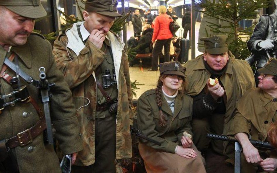 Polska pamięta o zapomnianych żołnierzach