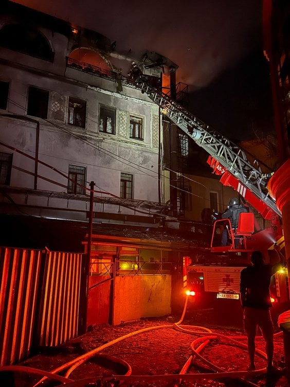 Charków, akcja strażaków w budynku trafionym przez rosyjskiego drona