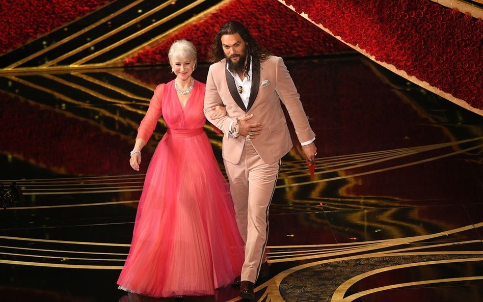 Helen Mirren nie kryła radości, że Jason Momoa - podobnie jak ona - wystąpił na różowo