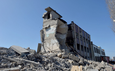 Budynek zniszczonej szkoły w Charkowie