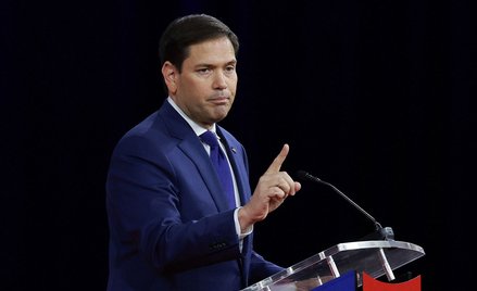 Senator USA: Putin nakazał średniowieczne oblężenie Kijowa