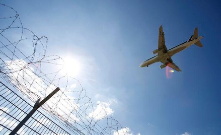 Samolot Air France eskortowany na lotnisko Kennedy'ego