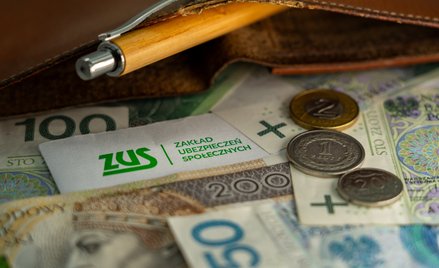 Renta rodzinna czy własna emerytura. ZUS wyjaśnia, co się bardziej opłaca