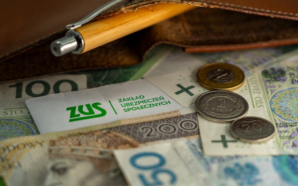 Renta rodzinna czy własna emerytura. ZUS wyjaśnia, co się bardziej opłaca