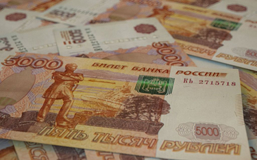 Rosja: Policjant próbował zjeść 10 tys. rubli łapówki