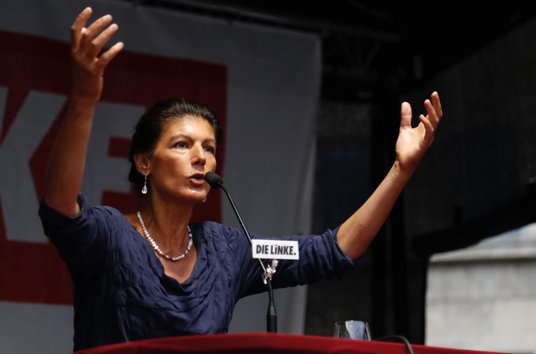 Sahra Wagenknecht, była szefowa frakcji Die Linke w Bundestagu, na wiecu w Bochum w 2021 roku