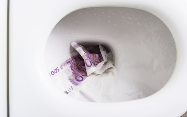 Szwajcaria: kto spuścił w toalecie dziesiątki tysięcy euro