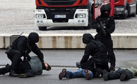 Walka z terroryzmem – za i przeciw