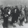 Zdjęcie aresztowanych powstańców z getta warszawskiego wykonane prawdopodobnie przez austriackiego S