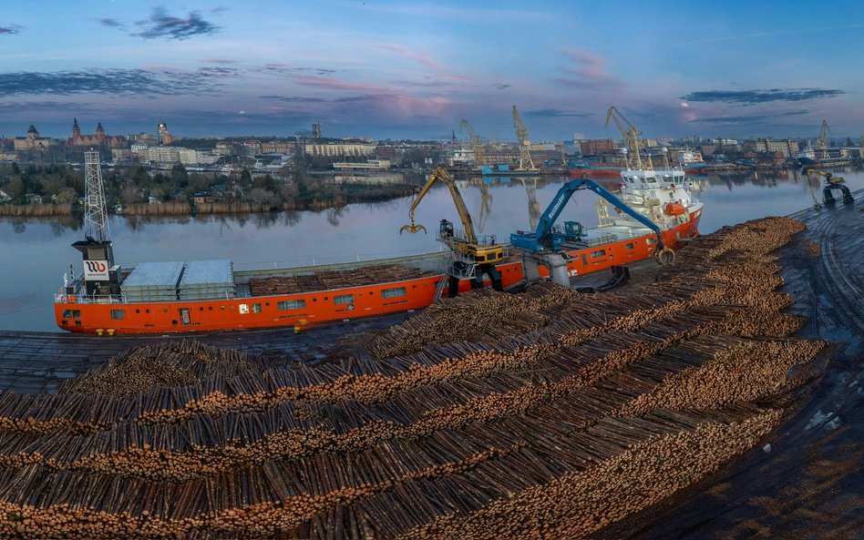 Mniej czarnego złota, ale wyniki portów lepsze