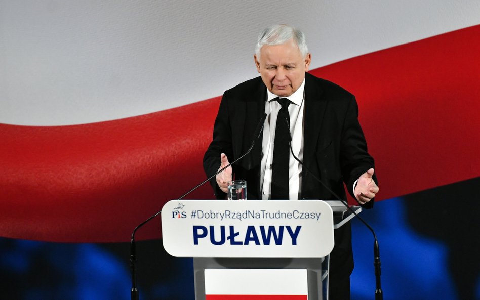 Prezes Prawa i Sprawiedliwości Jarosław Kaczyński podczas spotkania z mieszkańcami Puław