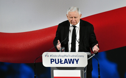 Prezes Prawa i Sprawiedliwości Jarosław Kaczyński podczas spotkania z mieszkańcami Puław