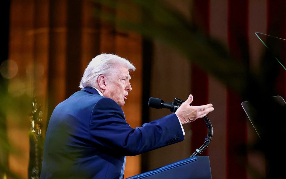 Zuzanna Dąbrowska: Spieszcie się kochać Trumpa