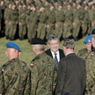 Bronisław Komorowski: Dlaczego tatusiowie muszą jechać gdzieś daleko?