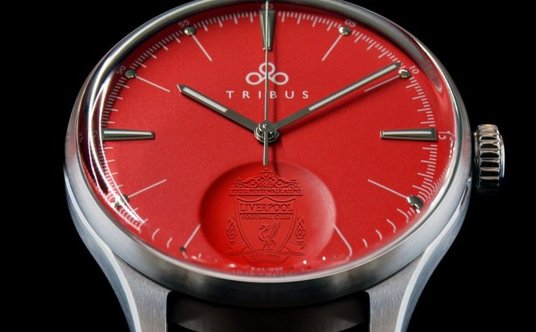 "Zegarek Tribus przygotowany we współpracy partnerskiej z Liverpool FC"