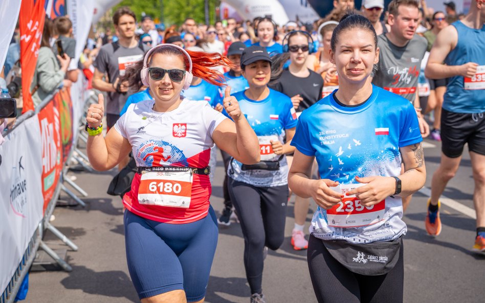 Zainteresowani mogą śledzić strony internetowe oraz profile w mediach społecznościowych Fundacji Mar