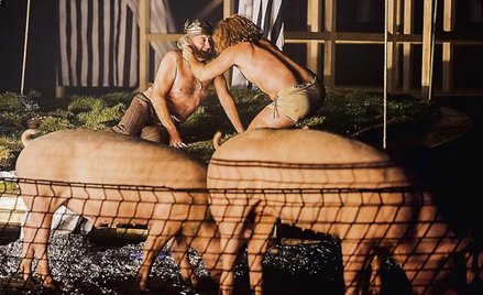 „Król Lear” Johana Simonsa zaskakiwał scenami z udziałem świń