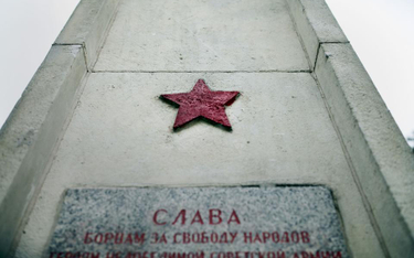 Właściciel nieruchomości musi usunąć pomnik upamiętniający komunizm